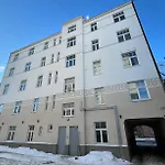 M101 1 Apartment *