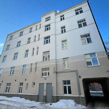 M101 1 Apartment *
